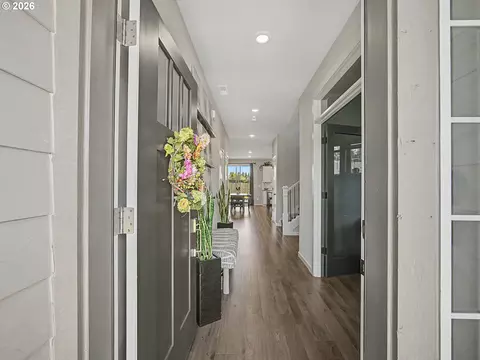 Entry Way - 37425 Coho St, Sandy, OR 97055 photo 1 of 7