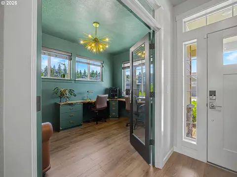 Entry Way - 37425 Coho St, Sandy, OR 97055 photo 2 of 7