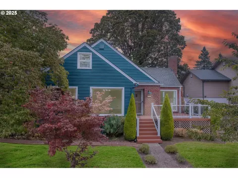 895 Hilltop Dr NW, Salem, OR 97304