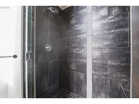 Bath - 2340 Willamette St, Eugene, OR 97405 photo 5 of 5
