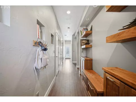 Entry Way - 2340 Willamette St, Eugene, OR 97405 photo 1 of 3