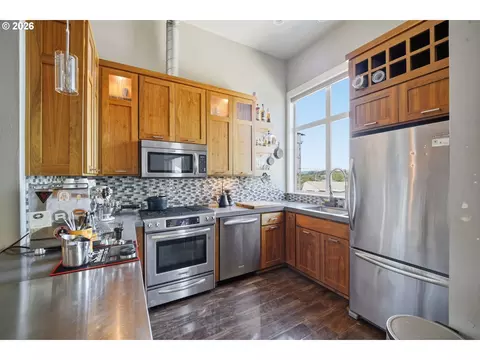 Kitchen - 2340 Willamette St, Eugene, OR 97405 photo 1 of 2