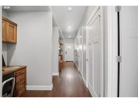 Entry Way - 2340 Willamette St, Eugene, OR 97405 photo 2 of 3
