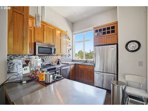 Kitchen - 2340 Willamette St, Eugene, OR 97405 photo 2 of 2