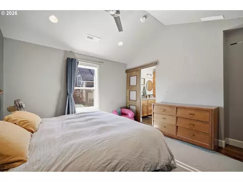 Bedroom - 2340 Willamette St, Eugene, OR 97405 photo 4 of 4