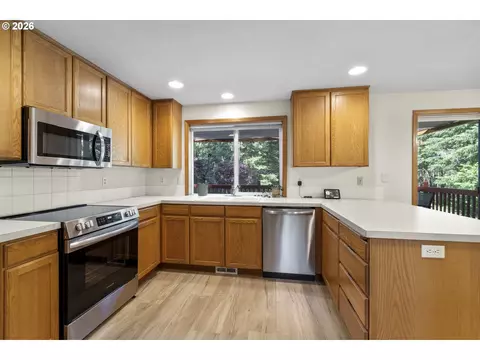 Kitchen - 4816 NE 324th Ave, Camas, WA 98607 photo 2 of 4