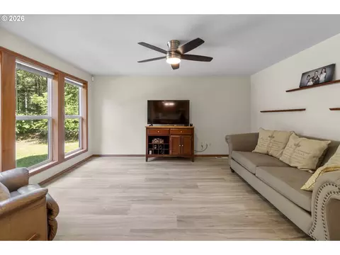 Living - 4816 NE 324th Ave, Camas, WA 98607 photo 3 of 4