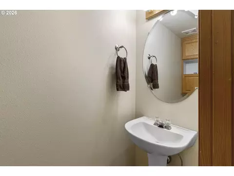 Bath - 4816 NE 324th Ave, Camas, WA 98607 photo 1 of 5