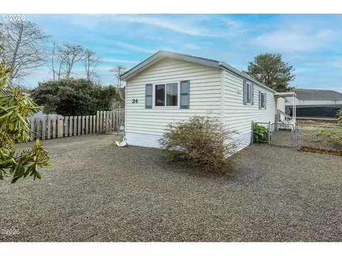 4800 SE Inlet Ave #24, Lincoln City, OR 97367