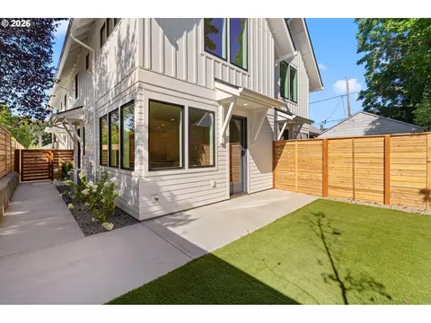 1518 NE Jarrett St #C, Portland, OR 97211