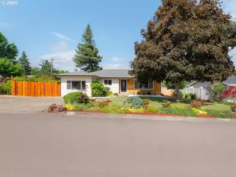 940 W Luellen Dr, Roseburg, OR 97471