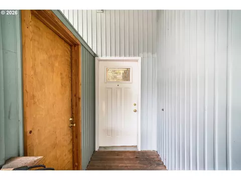 Entry Way - 3670 Willamette St, Eugene, OR 97405 photo 3 of 3