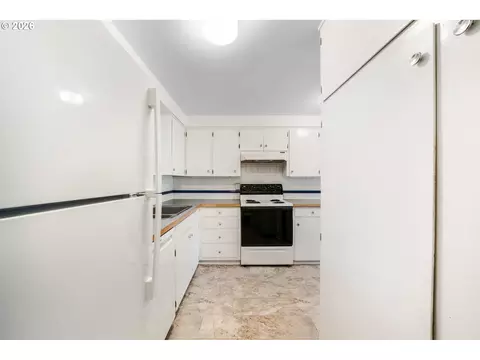 Kitchen - 3670 Willamette St, Eugene, OR 97405 photo 5 of 5