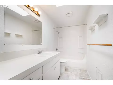 Bath - 3670 Willamette St, Eugene, OR 97405 photo 1 of 1