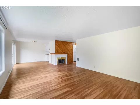 Living - 3670 Willamette St, Eugene, OR 97405 photo 2 of 4
