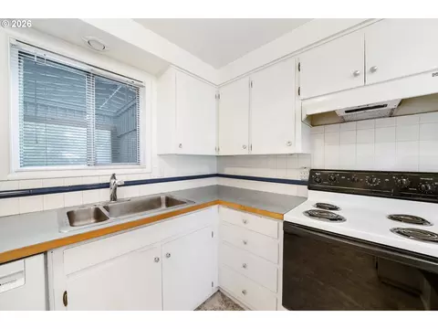Kitchen - 3670 Willamette St, Eugene, OR 97405 photo 4 of 5
