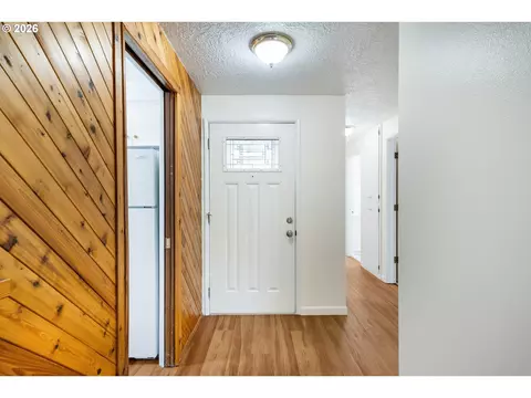 Entry Way - 3670 Willamette St, Eugene, OR 97405 photo 1 of 3