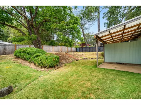 Exterior - 3670 Willamette St, Eugene, OR 97405 photo 2 of 3