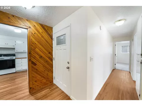 Entry Way - 3670 Willamette St, Eugene, OR 97405 photo 2 of 3