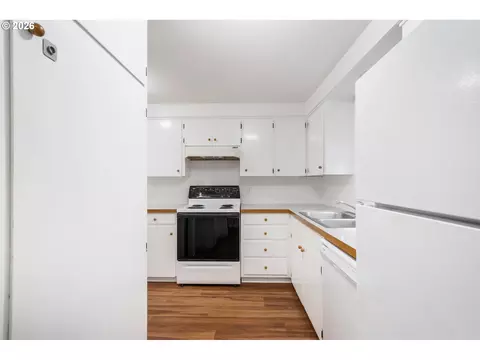 Kitchen - 3670 Willamette St, Eugene, OR 97405 photo 1 of 5