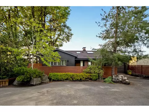 6505 SE Thorburn St, Portland, OR 97215