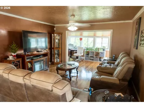 Other - 417 W E St, Rainier, OR 97048 photo 2 of 6