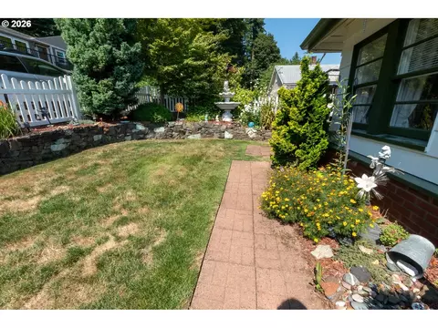 Exterior - 417 W E St, Rainier, OR 97048 photo 3 of 4