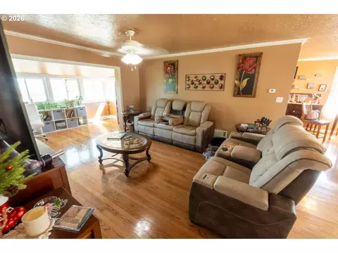 Living - 417 W E St, Rainier, OR 97048 photo 1 of 1