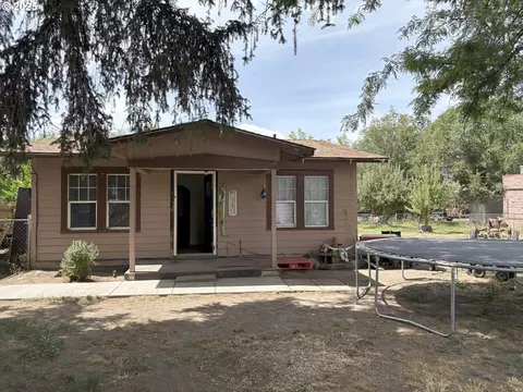 2926 Altamont Dr, Klamath Falls, OR 97603