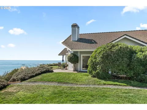 227 Schooner Bay Dr, Brookings, OR 97415