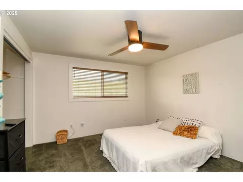 Bedroom - 70981 SW Douglas Dr, Pendleton, OR 97801 photo 1 of 6
