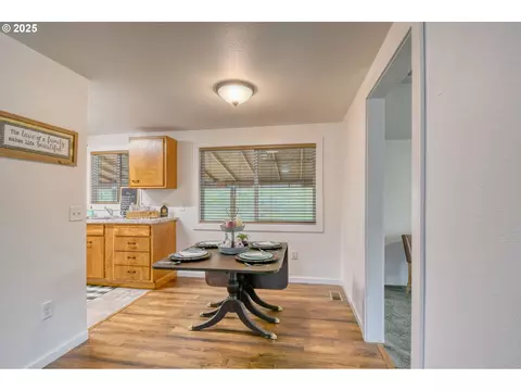 Dining - 70981 SW Douglas Dr, Pendleton, OR 97801 photo 1 of 3