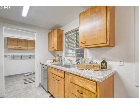 Other - 70981 SW Douglas Dr, Pendleton, OR 97801 photo 4 of 11
