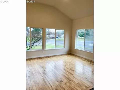 Living - 2815 Hilyard St, Eugene, OR 97403 photo 1 of 2