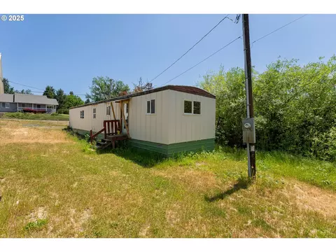 311 NE 2nd St, Oakland, OR 97462