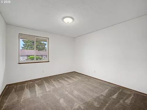 Bedroom - 1702 SW Mawrcrest Ave, Gresham, OR 97080 photo 7 of 7
