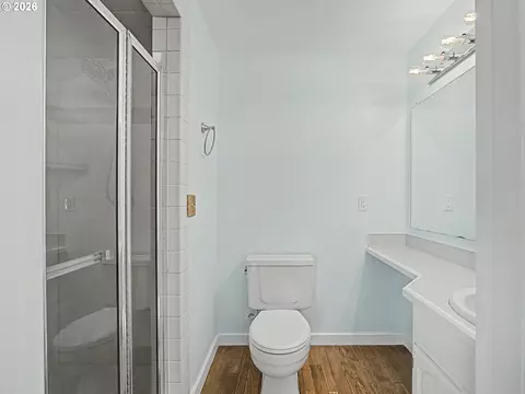 Bath - 1702 SW Mawrcrest Ave, Gresham, OR 97080 photo 3 of 4
