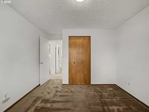 Bedroom - 1702 SW Mawrcrest Ave, Gresham, OR 97080 photo 6 of 7