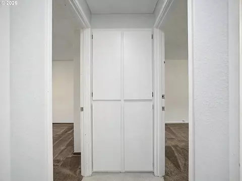 Entry Way - 1702 SW Mawrcrest Ave, Gresham, OR 97080 photo 3 of 3