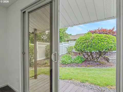 Exterior - 1702 SW Mawrcrest Ave, Gresham, OR 97080 photo 5 of 15