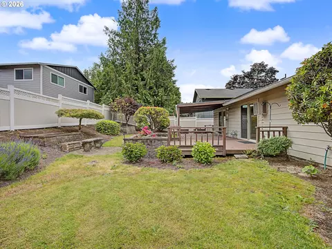 Exterior - 1702 SW Mawrcrest Ave, Gresham, OR 97080 photo 9 of 15