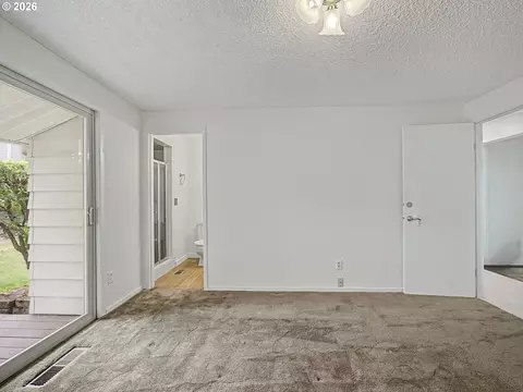 Bedroom - 1702 SW Mawrcrest Ave, Gresham, OR 97080 photo 2 of 7