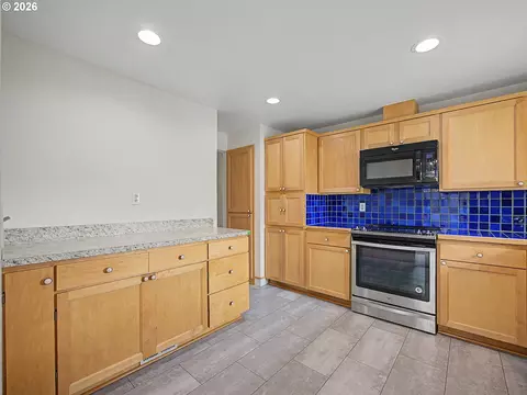 Kitchen - 1702 SW Mawrcrest Ave, Gresham, OR 97080 photo 1 of 5