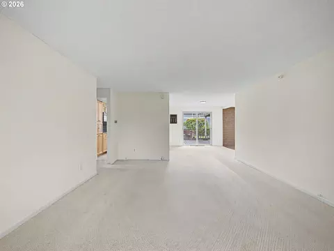 Living - 1702 SW Mawrcrest Ave, Gresham, OR 97080 photo 2 of 5