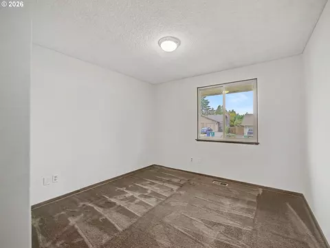Bedroom - 1702 SW Mawrcrest Ave, Gresham, OR 97080 photo 5 of 7