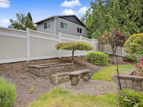 Exterior - 1702 SW Mawrcrest Ave, Gresham, OR 97080 photo 10 of 15