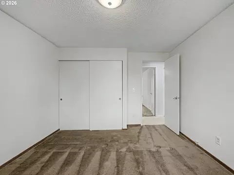 Bedroom - 1702 SW Mawrcrest Ave, Gresham, OR 97080 photo 4 of 7