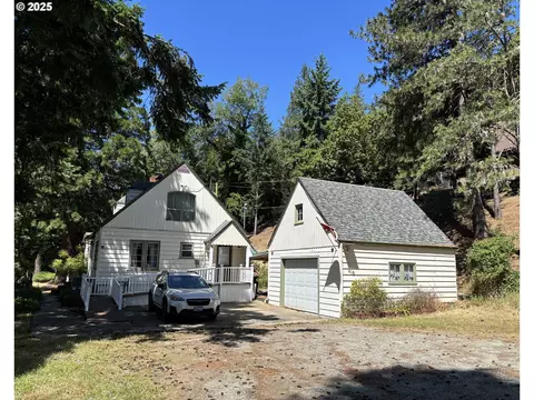 416 NW Heard St, Myrtle Creek, OR 97457