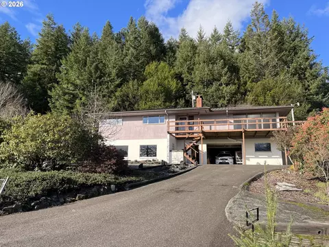 1212 Private Dr, Coquille, OR 97423