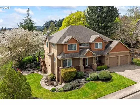 623 SW 5th St, Dundee, OR 97115